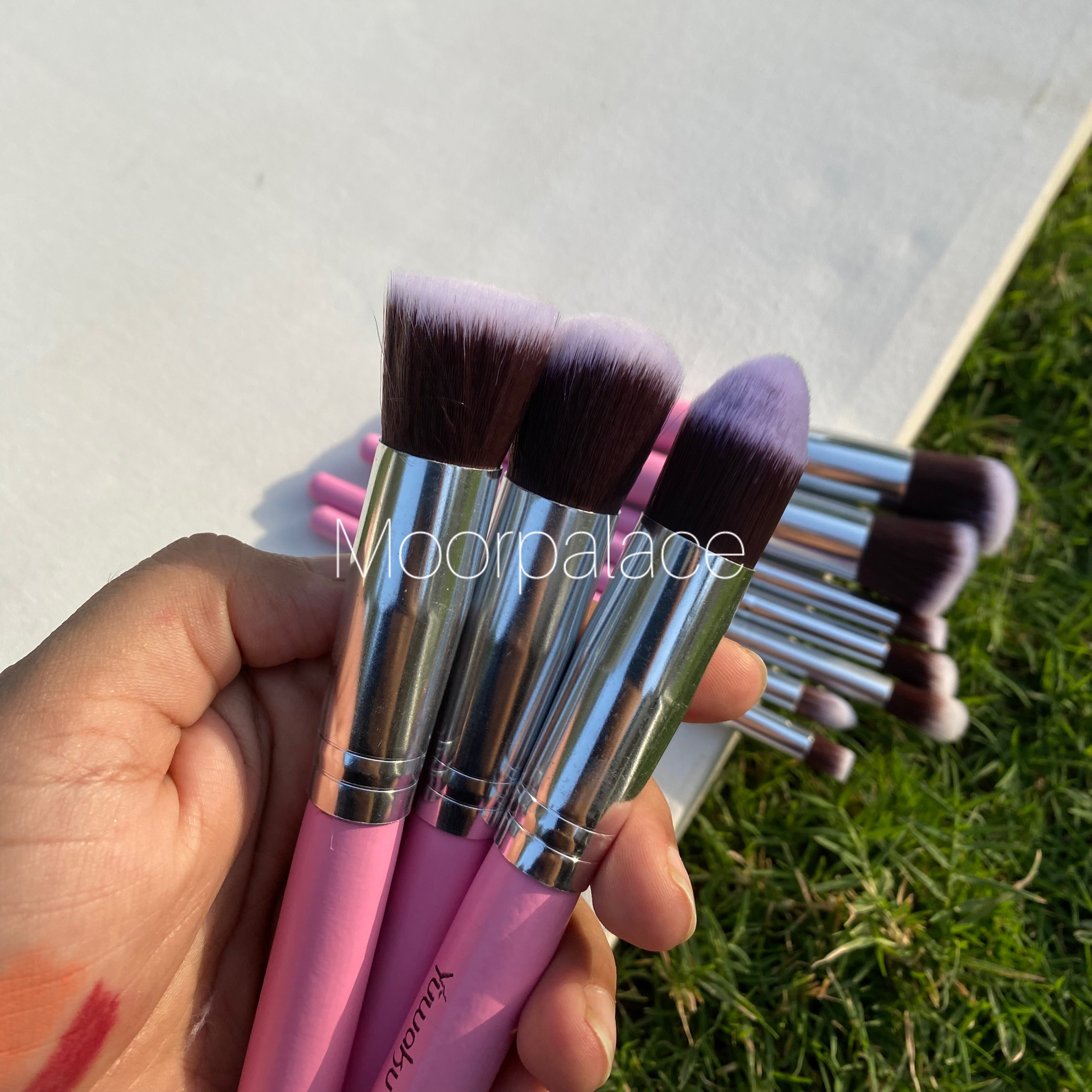 Full face brushes set
