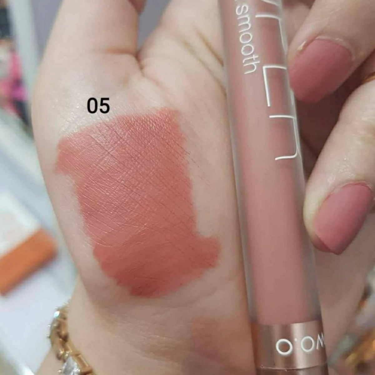 O.TWO.O honey whisper 05 shade gloss