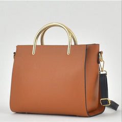 Graceful shoulder bag available in different colors