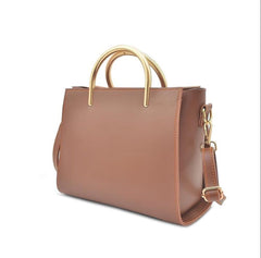 Graceful shoulder bag available in different colors